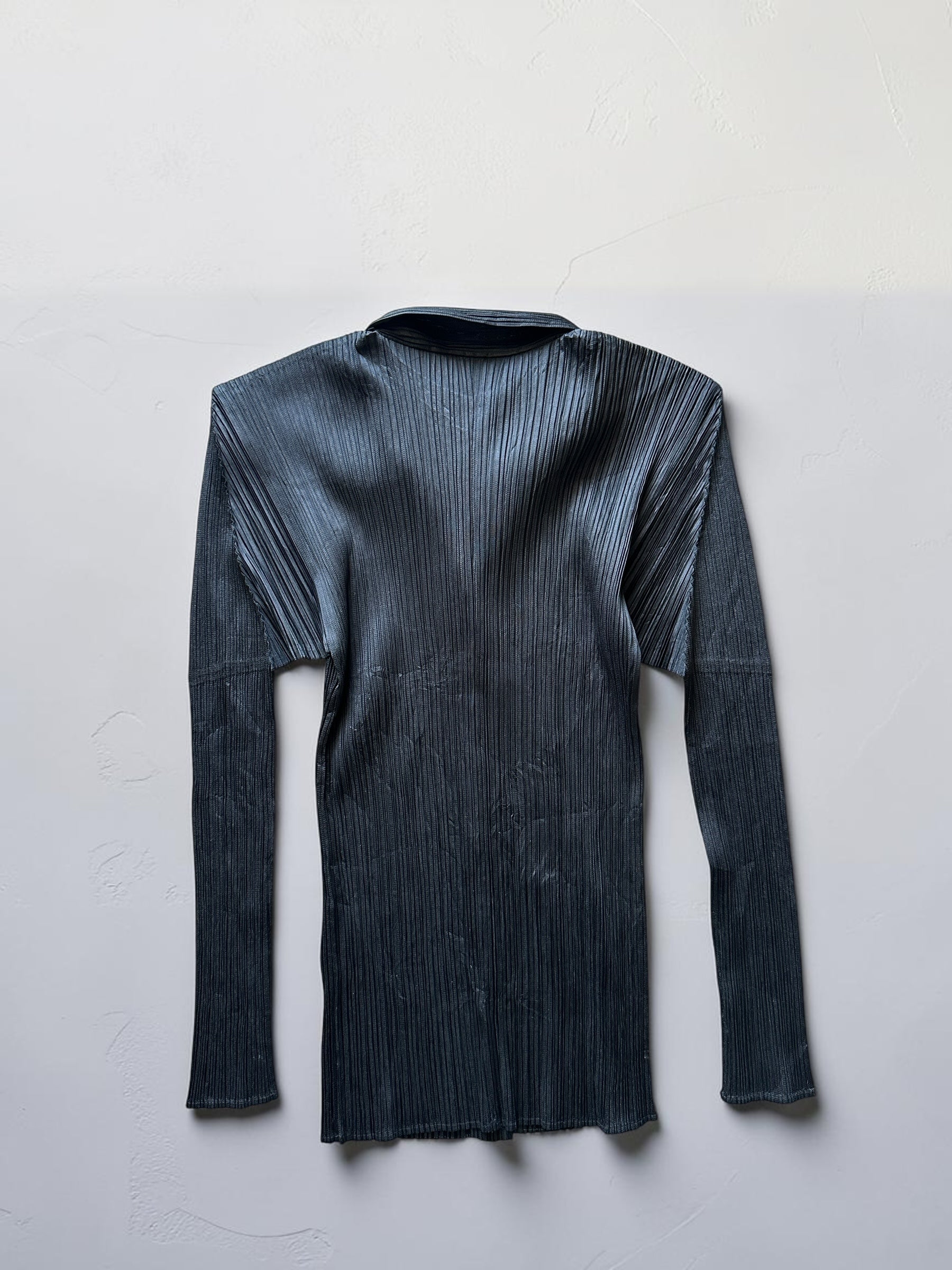 PLEATS PLEASE 00AW Black long-sleeve open-collar blouse