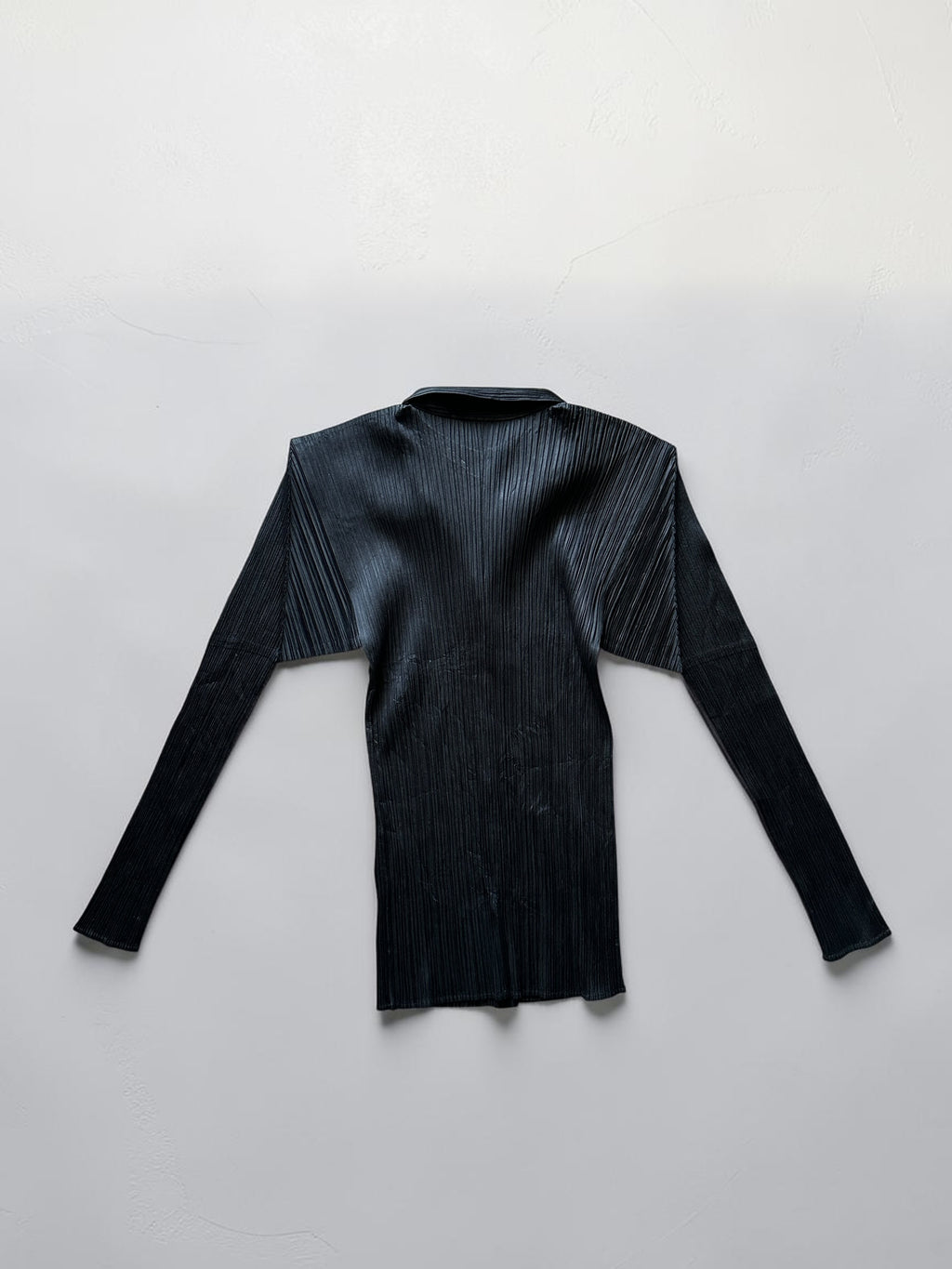 PLEATS PLEASE 00AW Black long-sleeve open-collar blouse