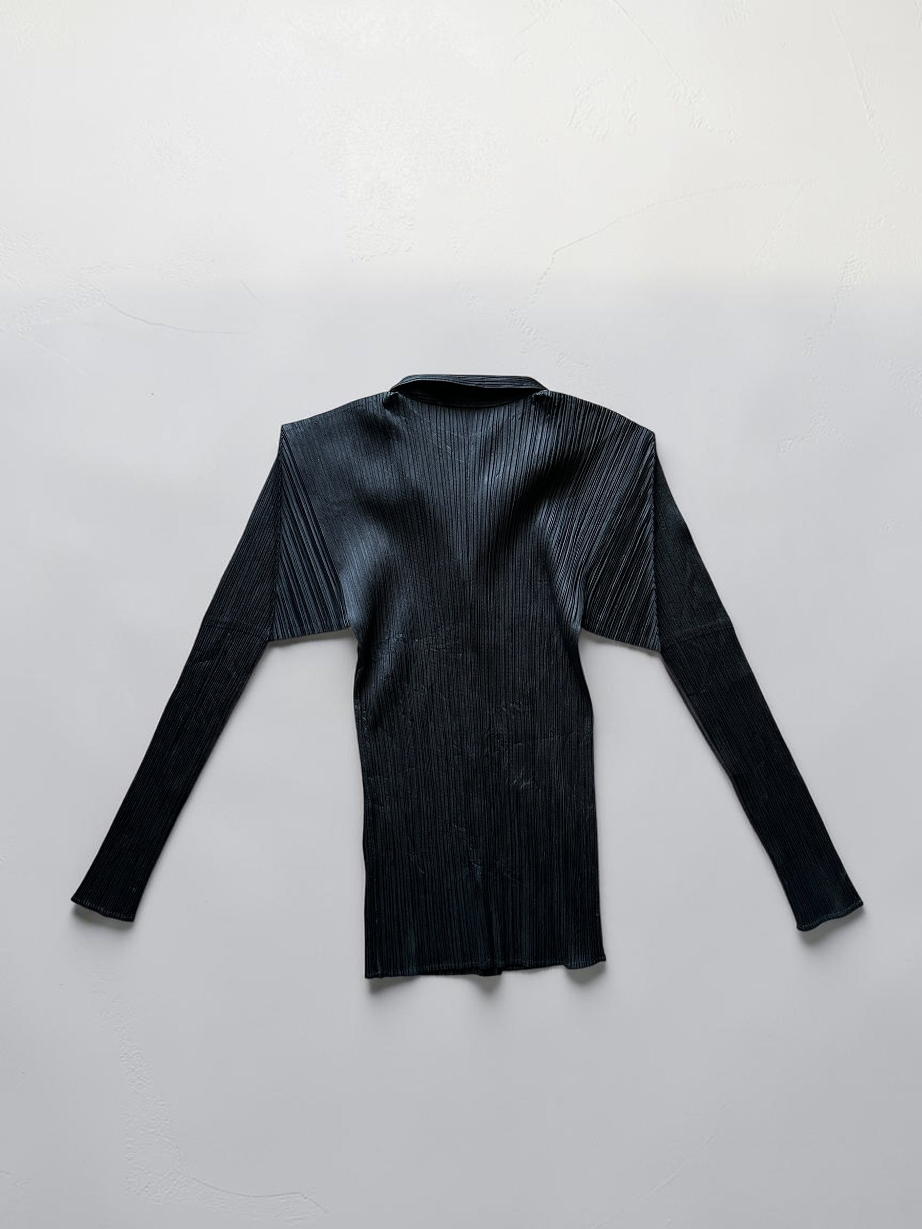 PLEATS PLEASE 00AW Black long-sleeve open-collar blouse
