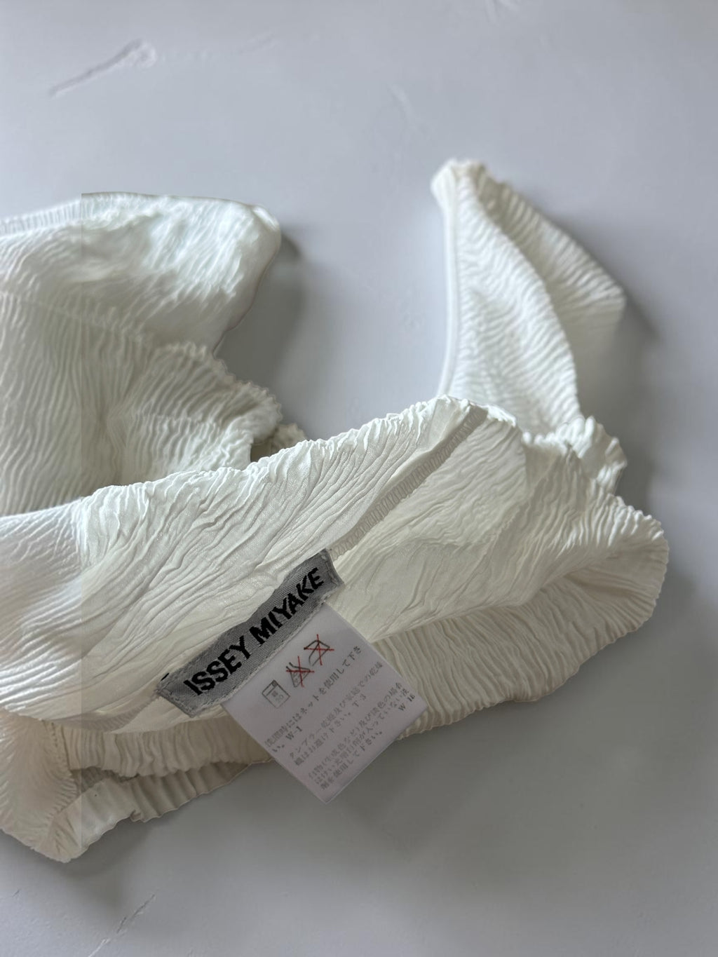 ISSEY MIYAKE Spring 2004 white Wrinkle Pleated Long Sleeve