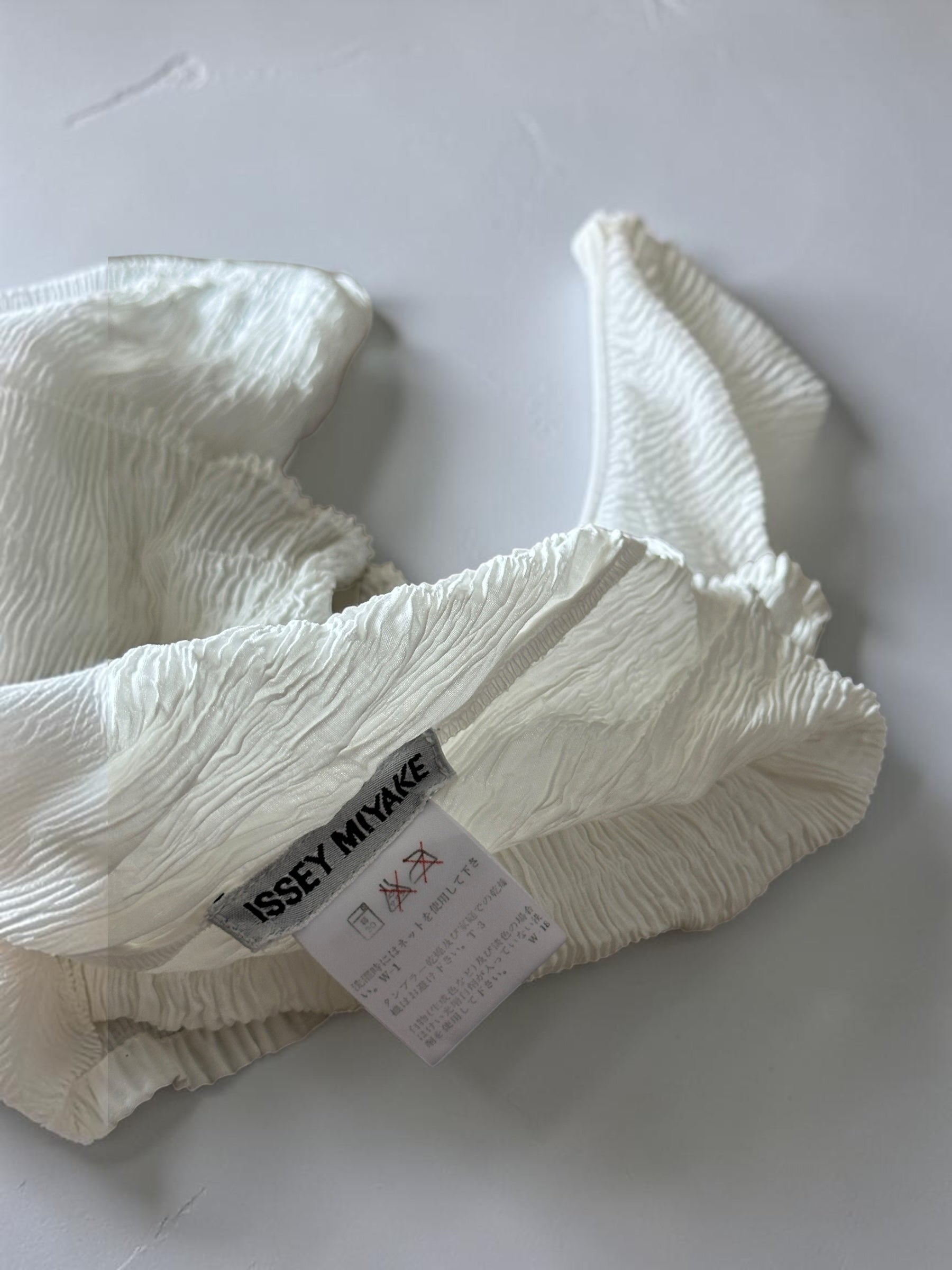 ISSEY MIYAKE Spring 2004 white Wrinkle Pleated Long Sleeve